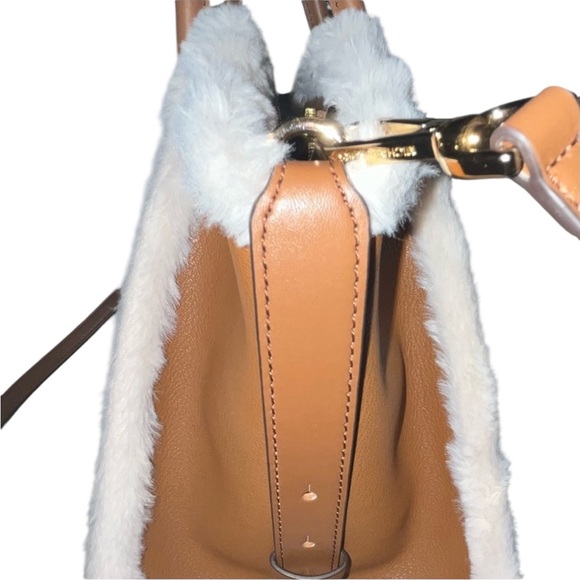 Michael Kors NWOT shoulder bag crossbody Satchal perfect for the winter - Picture 16 of 17